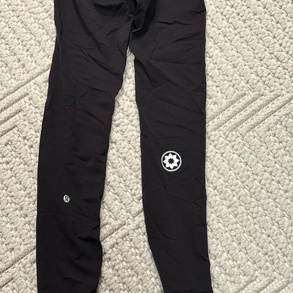 Club Pilates Mandala Lululemon wunder under high rise tight black size 4